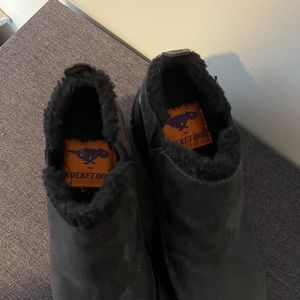 Black platform shoe boots, warm for cooler days. Size 7